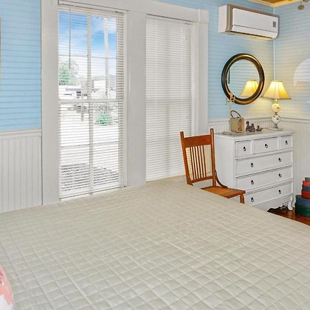 Bungalows On The Square- Unit 1 Wimberley Buitenkant foto