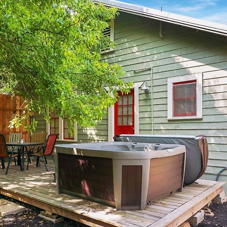 Bungalows On The Square- Unit 1 Wimberley Buitenkant foto