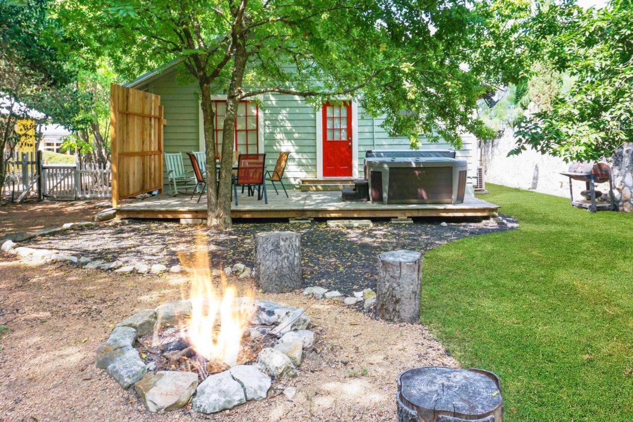 Bungalows On The Square- Unit 1 Wimberley Buitenkant foto