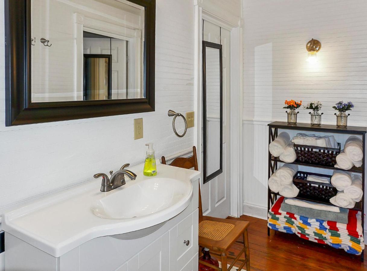 Bungalows On The Square- Unit 1 Wimberley Buitenkant foto
